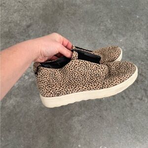 Universal threads leopard print‎ high top flats